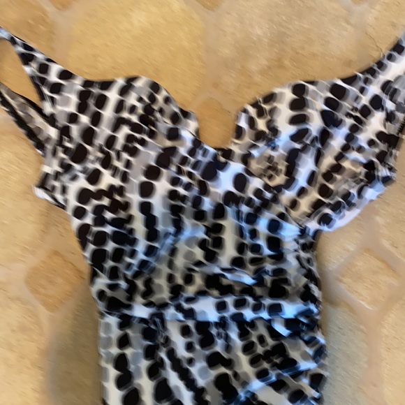 One piece bathing suit worn twice - Picture 3 of 7